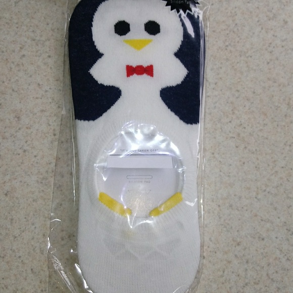 CUTE PENGUIN SOCKS - Picture 3 of 3